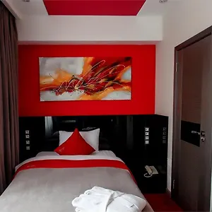 Mildom Premium فندق